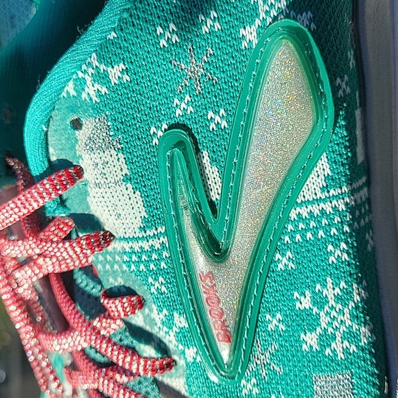 Christmas Sweater Brooks Revel athletic shoes - Picture 5 of 10